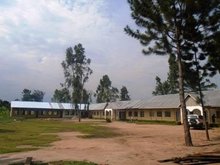 „Unsere Schule“ in Tansania – die zwei letzten Klassen sind im Rohbau  und müssen noch fertig gestellt werden….. (Foto: Edeltraud Burgstaller)